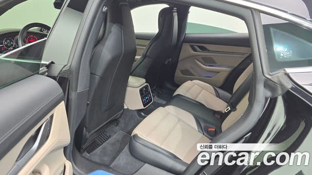 Porsche Taycan 2024 — Photo 24/36
