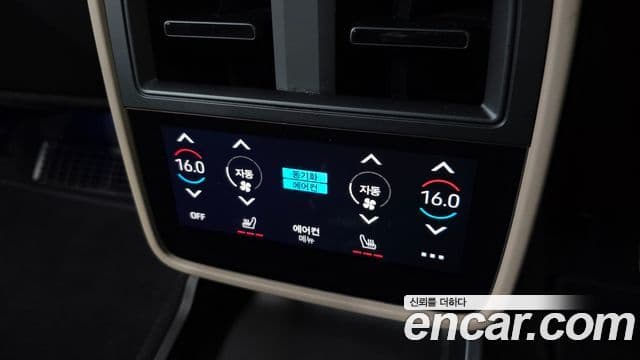 Porsche Taycan 2024 — Photo 19/36