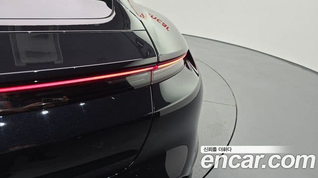 Porsche Taycan 2024 — Photo 32/36