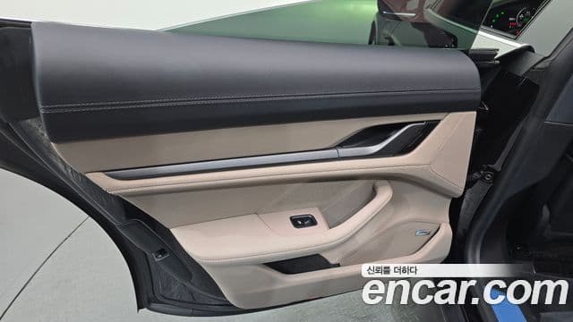 Porsche Taycan 2024 — Photo 9/36