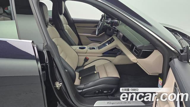 Porsche Taycan 2024 — Photo 31/36