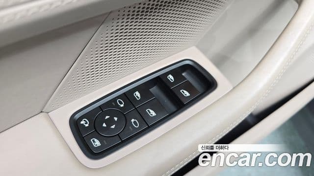 Porsche Taycan 2024 — Photo 2/36