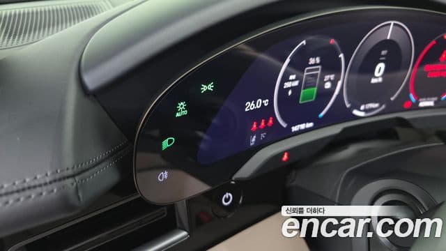 Porsche Taycan 2024 — Photo 14/36