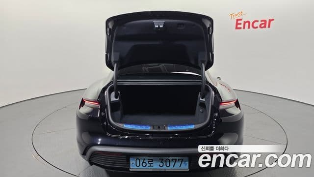 Porsche Taycan 2024 — Photo 17/36
