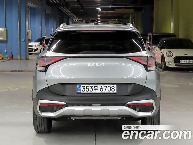 Kia Sportage 2023 — ფოტო 2/20