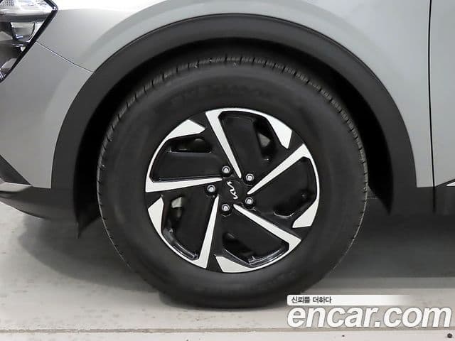 Kia Sportage 2023 — ფოტო 4/20