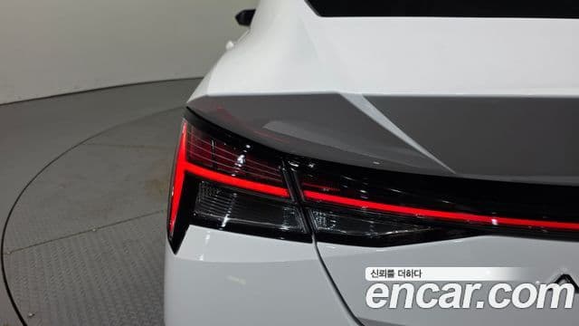 Hyundai The New Avante Hybrid 2023 — Photo 20/32