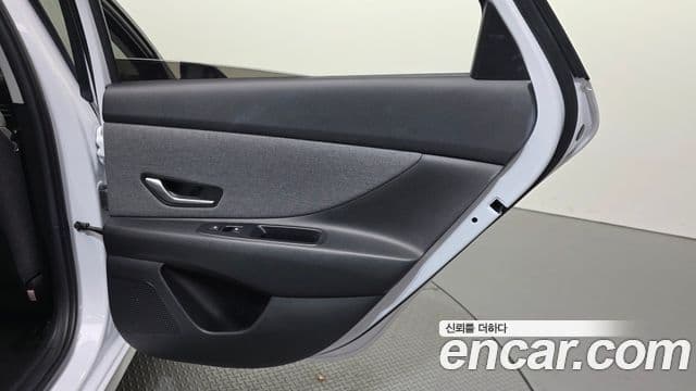 Hyundai The New Avante Hybrid 2023 — Photo 7/32