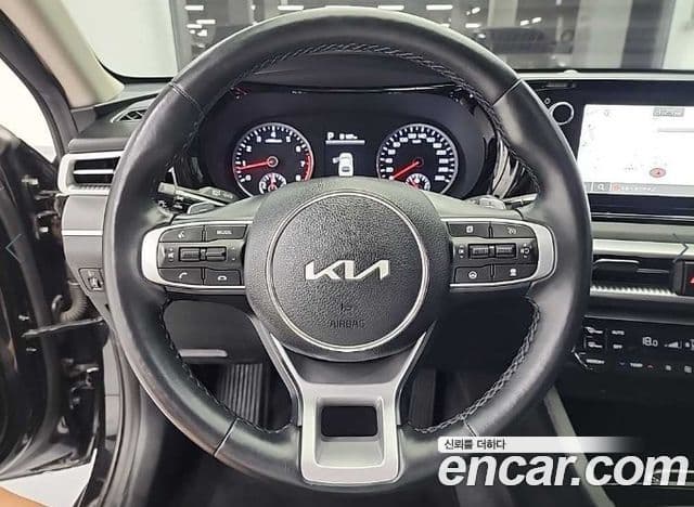 Kia K5 2023 — ფოტო 8/19