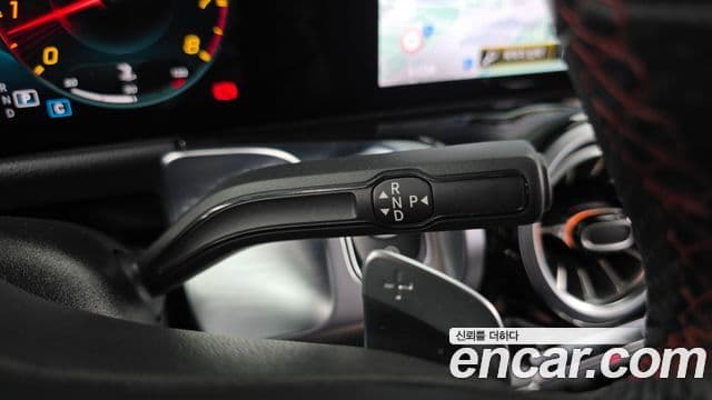 Mercedes-Benz GLB-Class 2021 — фото 9 из 20