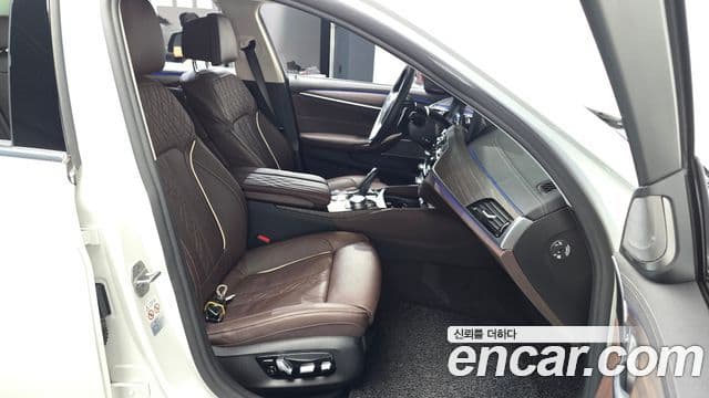 BMW 5 Series 2021 — ფოტო 11/32