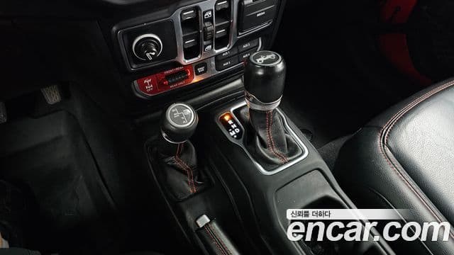 Jeep Wrangler 2019 — ფოტო 26/29