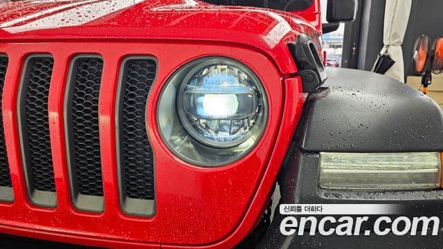 Jeep Wrangler 2019 — ფოტო 18/29