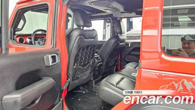 Jeep Wrangler 2019 — ფოტო 20/29