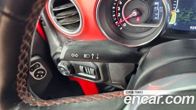 Jeep Wrangler 2019 — ფოტო 13/29