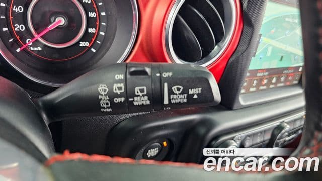 Jeep Wrangler 2019 — ფოტო 28/29