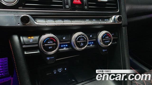 Genesis G70 2018 — ფოტო 19/20
