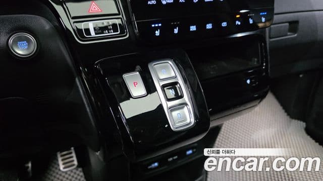Hyundai Staria 2021 — ფოტო 9/20