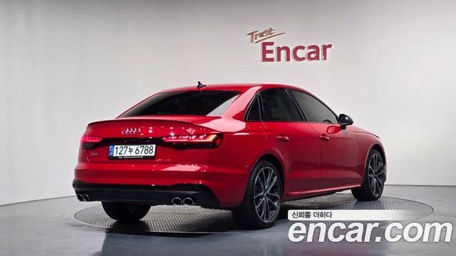 Audi A4 2021 — ფოტო 2/20