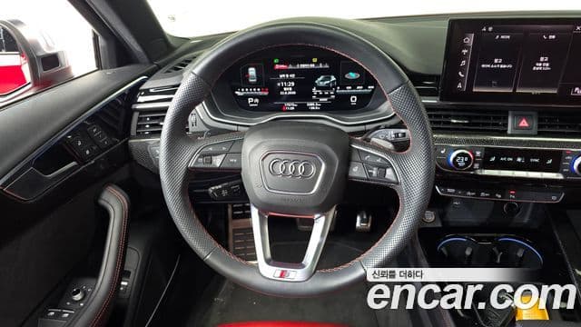 Audi A4 2021 — ფოტო 13/20