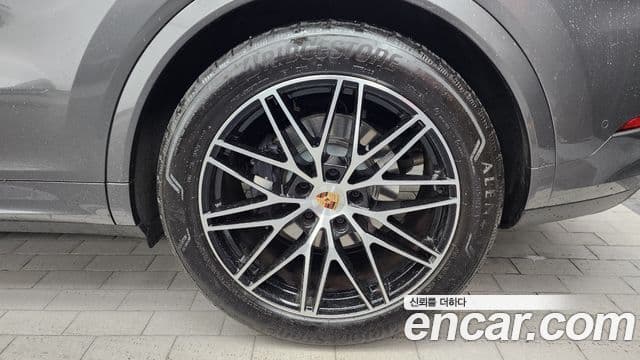Porsche Cayenne 2025 — Photo 20/35