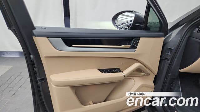 Porsche Cayenne 2025 — Photo 9/35