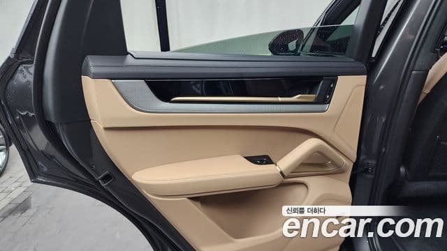 Porsche Cayenne 2025 — Photo 23/35