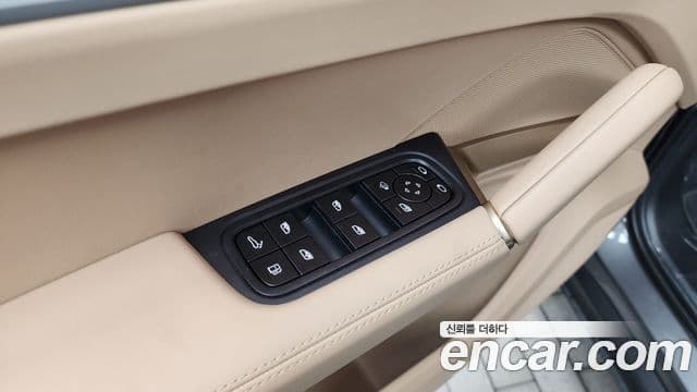 Porsche Cayenne 2025 — Photo 32/35