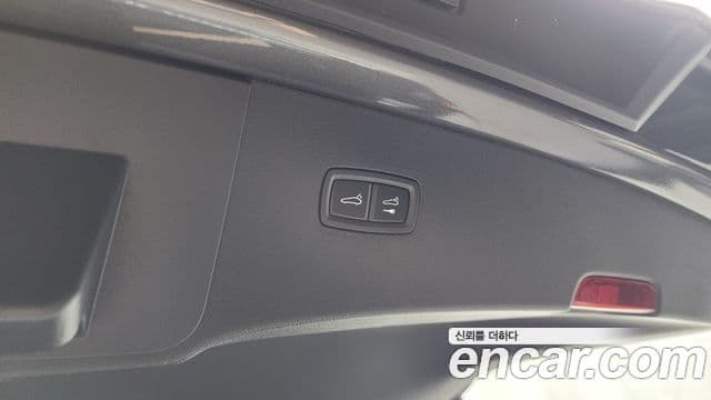 Porsche Cayenne 2025 — Photo 24/35