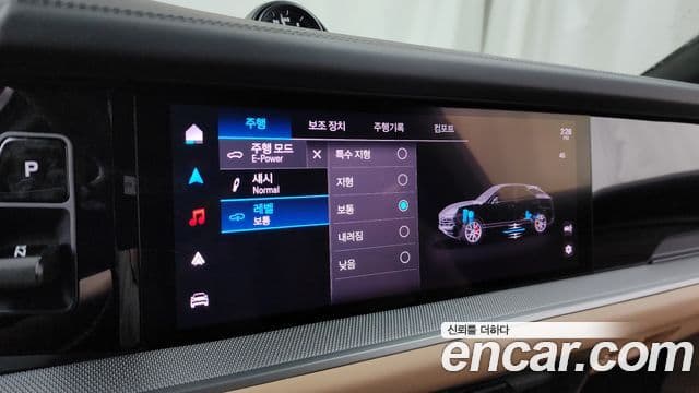 Porsche Cayenne 2025 — Photo 6/35