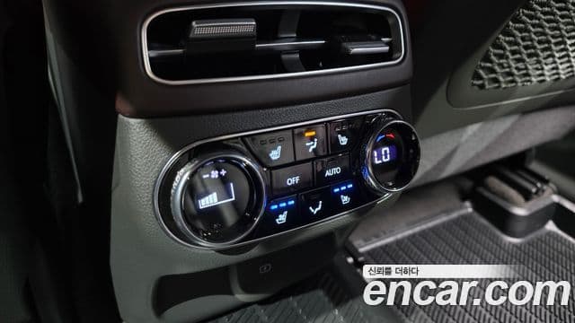 Genesis GV70 2021 — ფოტო 19/20