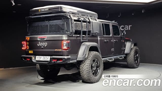 Jeep Gladiator 2020 — ფოტო 2/20