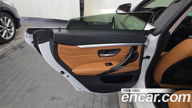 BMW 4 Series 2018 — ფოტო 24/35