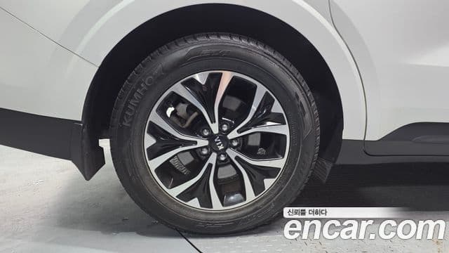 Kia Carnival 2021 — Фото 5/20