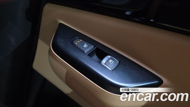 Kia Carnival 2021 — Фото 19/20
