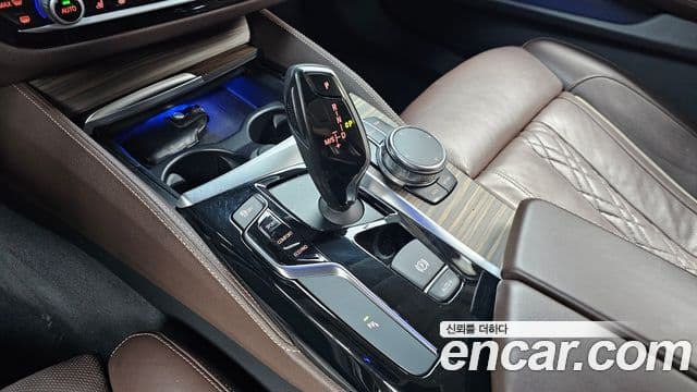 BMW 5 Series 2018 — ფოტო 9/20
