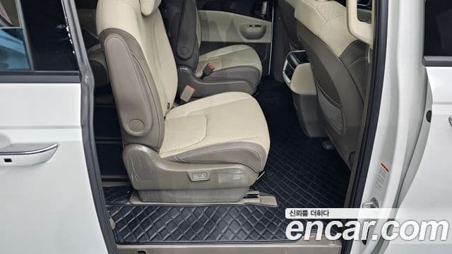 Kia Carnival 2025 — Şəkil 11/20