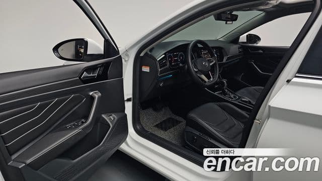 Volkswagen Jetta 2024 — Şəkil 10/20