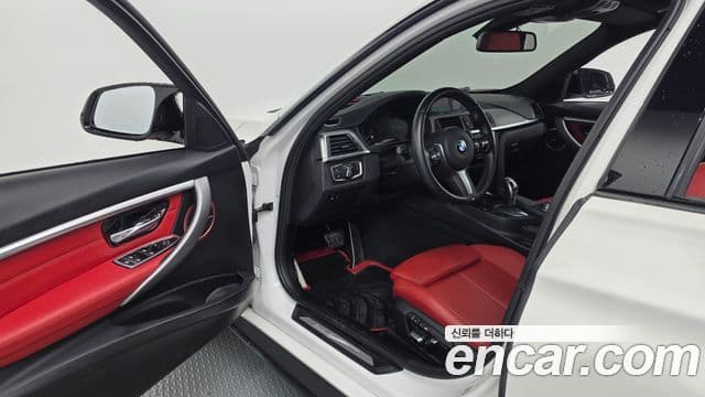 BMW 3 Series 2018 — Фото 10/20