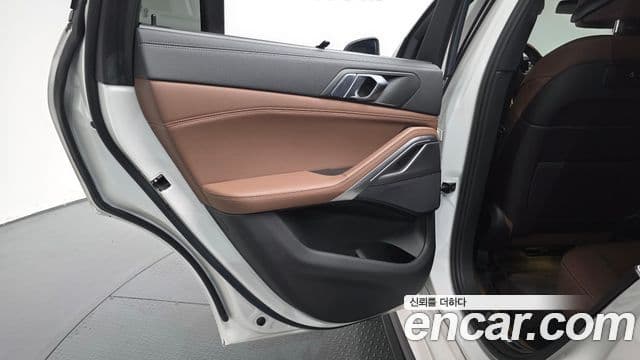 BMW X6 2022 — Photo 8/35
