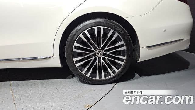 Mercedes-Benz S-Class 2022 — Photo 3/35