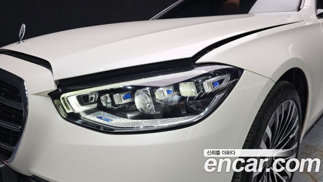 Mercedes-Benz S-Class 2022 — Photo 2/35