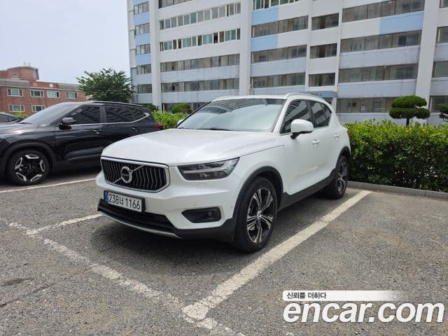 Volvo XC40 2021 — Şəkil 9/17