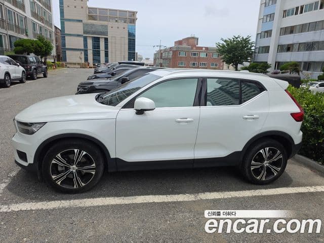 Volvo XC40 2021 — Şəkil 2/17
