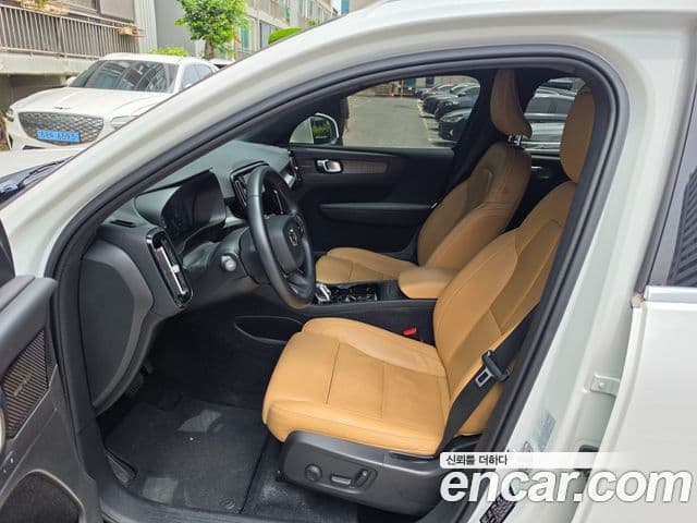 Volvo XC40 2021 — Şəkil 5/17