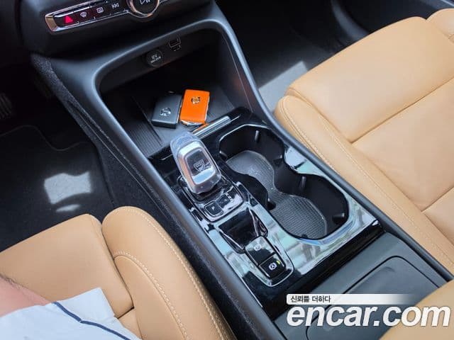 Volvo XC40 2021 — Şəkil 7/17
