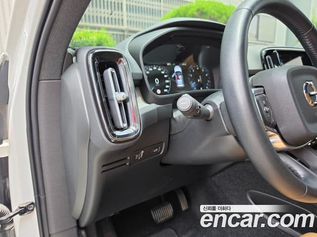 Volvo XC40 2021 — Şəkil 12/17