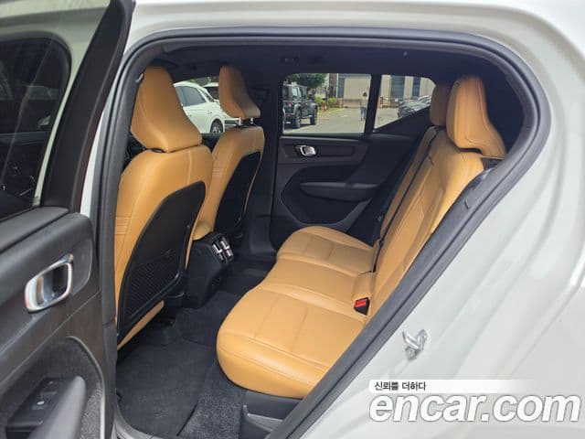 Volvo XC40 2021 — Şəkil 15/17