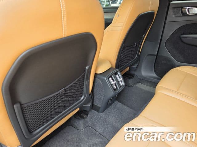 Volvo XC40 2021 — Şəkil 16/17