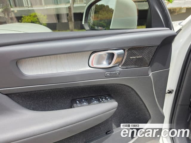 Volvo XC40 2021 — Şəkil 17/17
